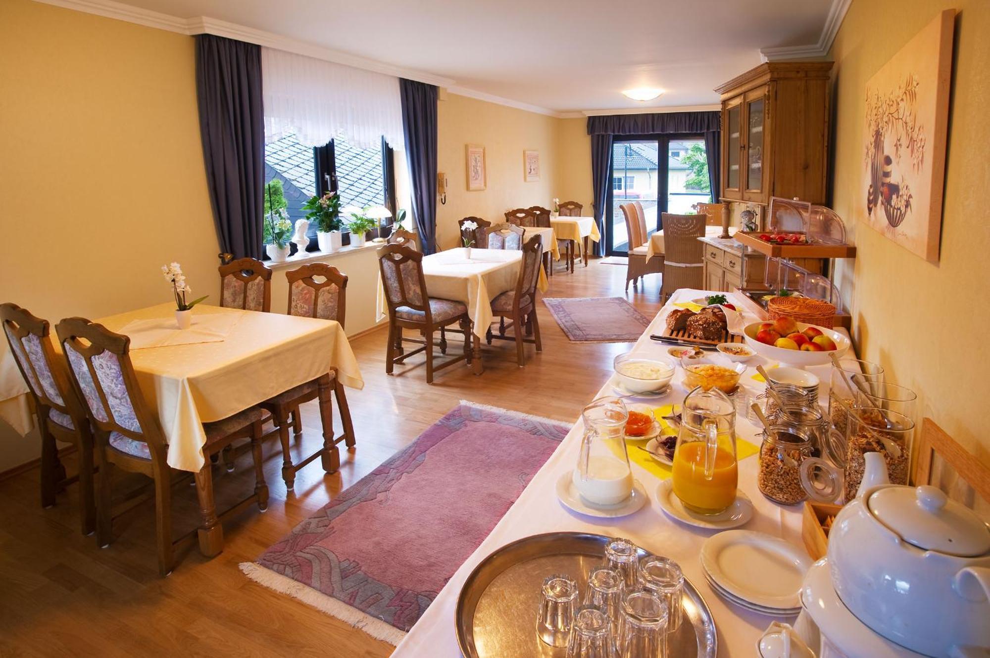 מלון טריטנהיים Wein & Gastehaus Hermeshof מראה חיצוני תמונה