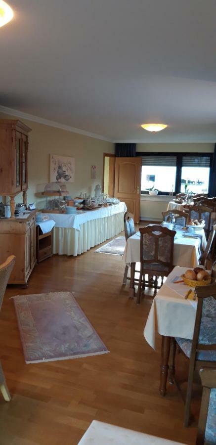 מלון טריטנהיים Wein & Gastehaus Hermeshof מראה חיצוני תמונה